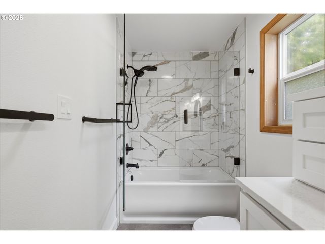 18211 Ne 33RD Cir, Vancouver, WA 98682