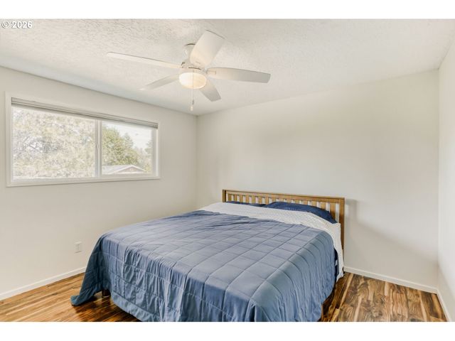 1710 HILLCREST Dr, West Linn, OR 97068