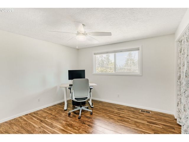 1710 HILLCREST Dr, West Linn, OR 97068