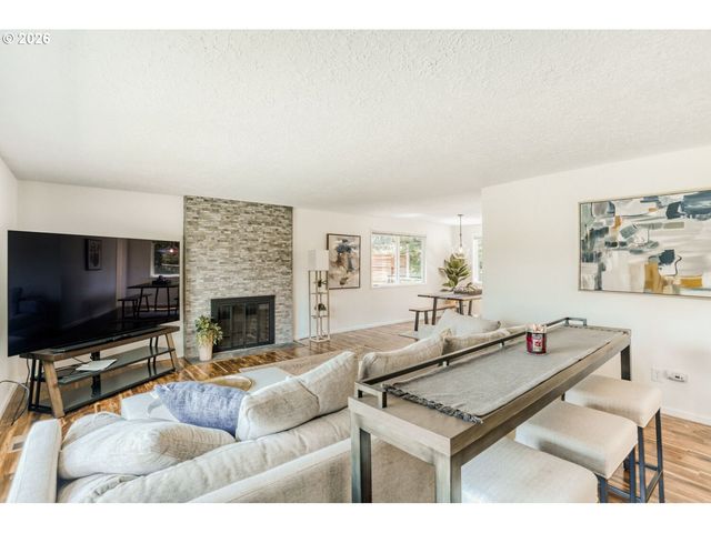 1710 HILLCREST Dr, West Linn, OR 97068