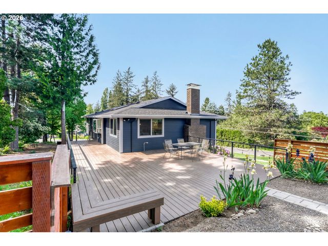 1710 HILLCREST Dr, West Linn, OR 97068
