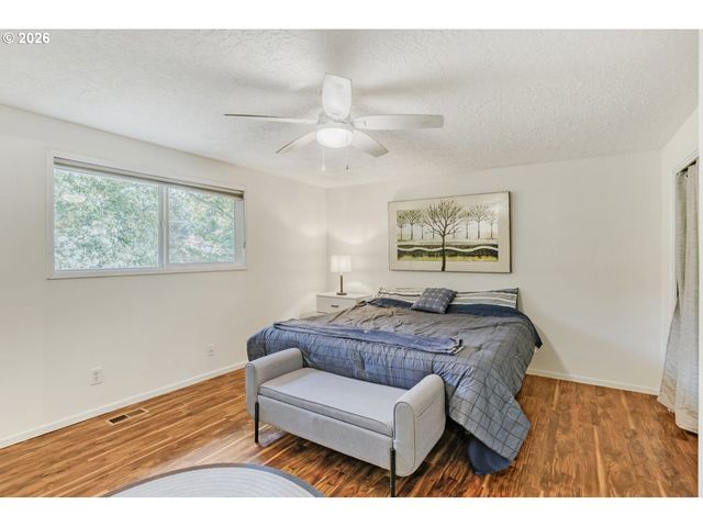 1710 HILLCREST Dr, West Linn, OR 97068