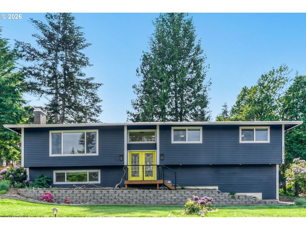 1710 HILLCREST Dr, West Linn, OR 97068