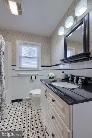 2401 SENECA DR, York, PA 17408