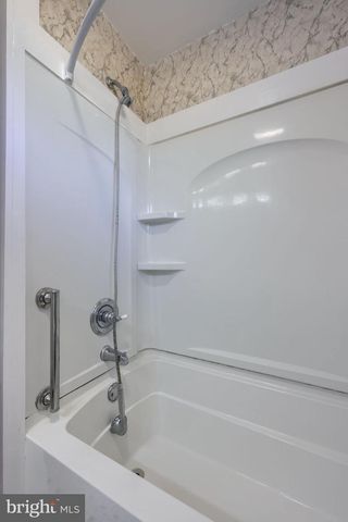 2401 SENECA DR, York, PA 17408