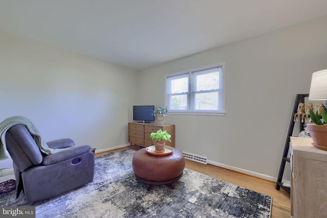 2401 SENECA DR, York, PA 17408