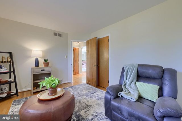 2401 SENECA DR, York, PA 17408