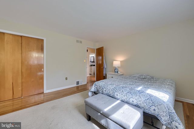 2401 SENECA DR, York, PA 17408