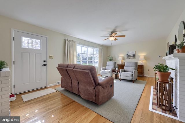 2401 SENECA DR, York, PA 17408