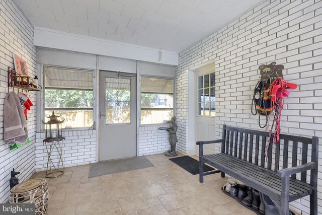 2401 SENECA DR, York, PA 17408