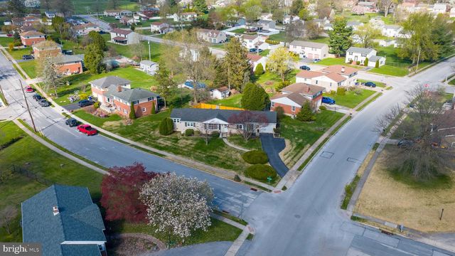 2401 SENECA DR, York, PA 17408