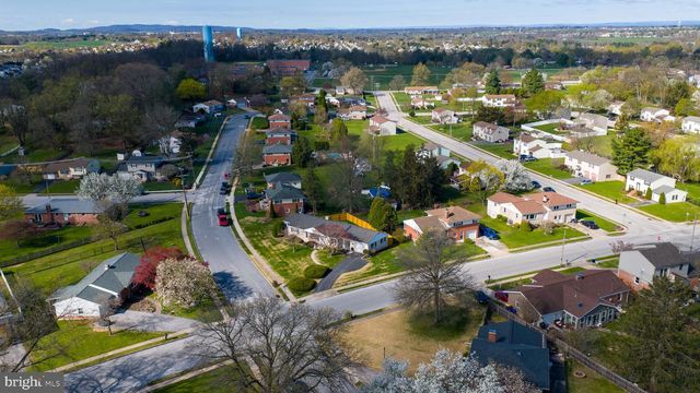 2401 SENECA DR, York, PA 17408