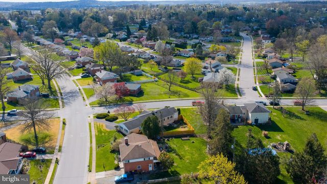 2401 SENECA DR, York, PA 17408