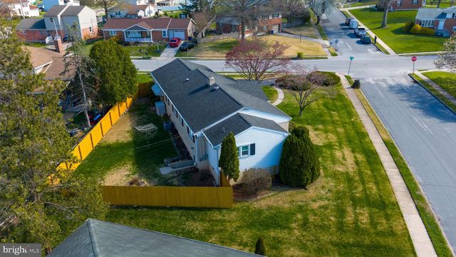 2401 SENECA DR, York, PA 17408