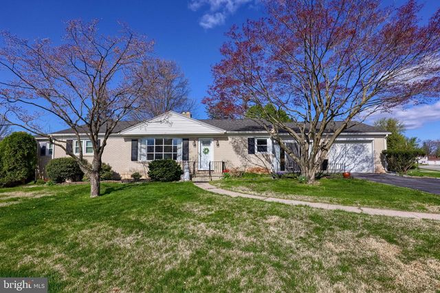 2401 SENECA DR, York, PA 17408