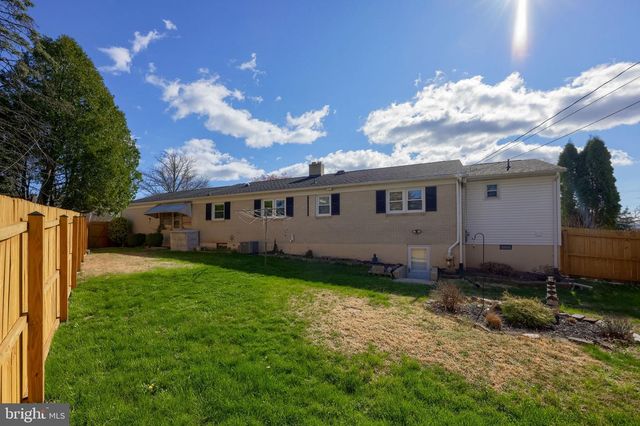 2401 SENECA DR, York, PA 17408