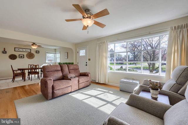 2401 SENECA DR, York, PA 17408