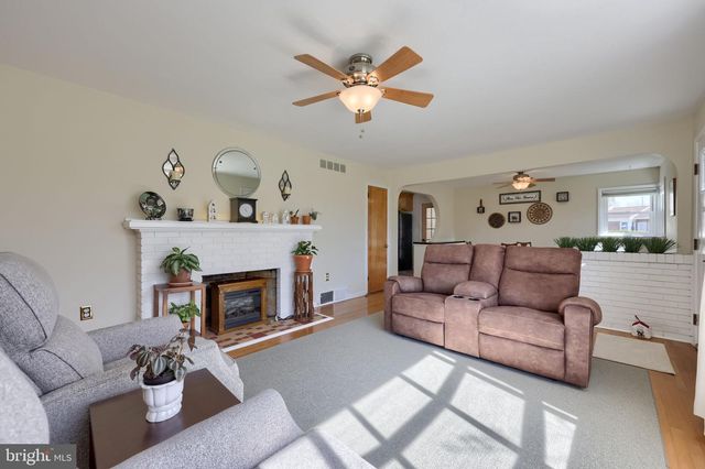 2401 SENECA DR, York, PA 17408