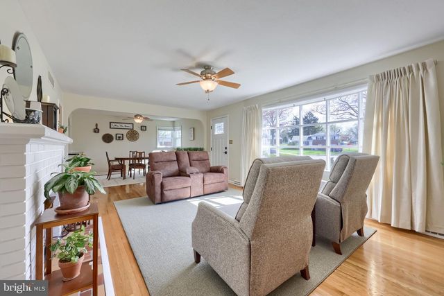 2401 SENECA DR, York, PA 17408