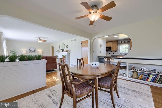 2401 SENECA DR, York, PA 17408