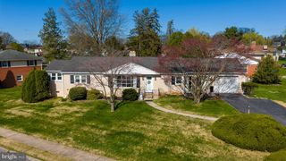 2401 SENECA DR, York, PA 17408
