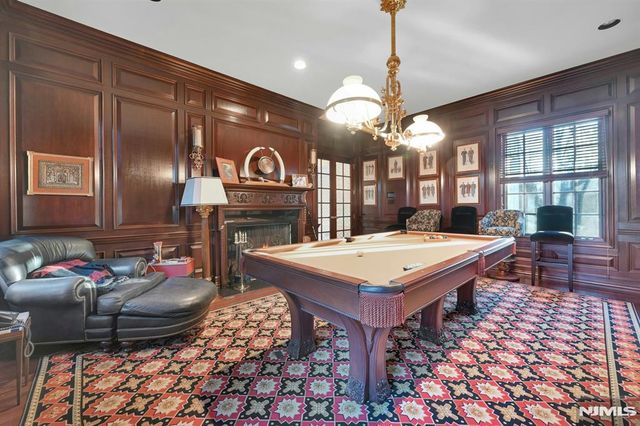 86 Fox Hedge Road, Saddle River, NJ 07458