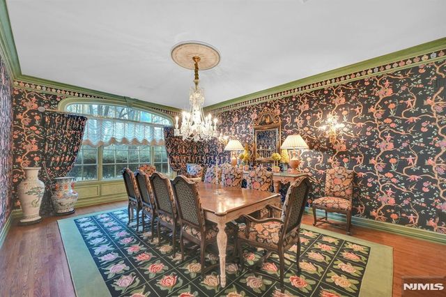 86 Fox Hedge Road, Saddle River, NJ 07458