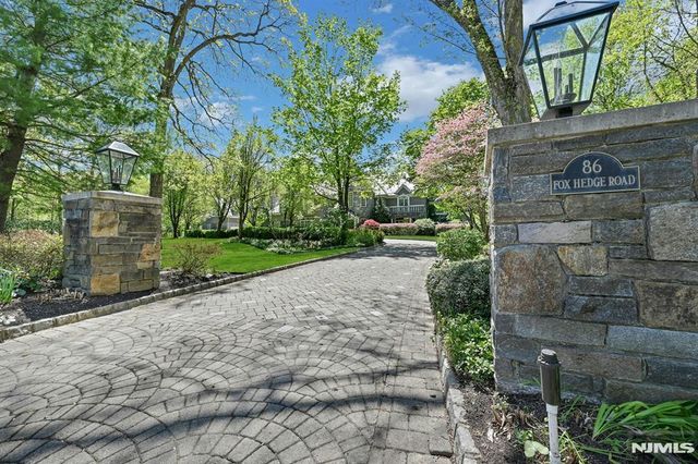 86 Fox Hedge Road, Saddle River, NJ 07458