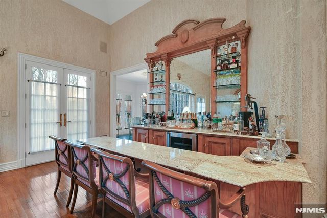 86 Fox Hedge Road, Saddle River, NJ 07458