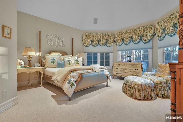86 Fox Hedge Road, Saddle River, NJ 07458