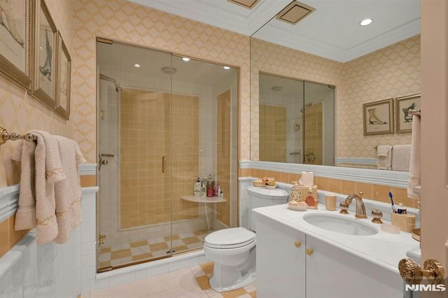 86 Fox Hedge Road, Saddle River, NJ 07458