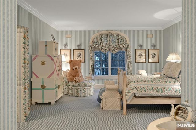 86 Fox Hedge Road, Saddle River, NJ 07458