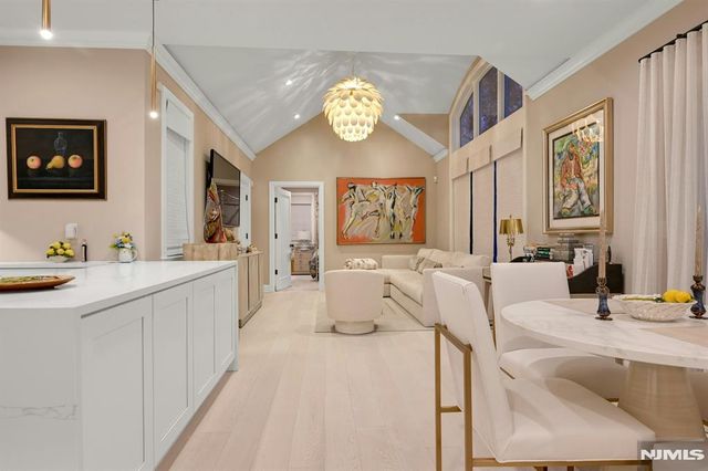 86 Fox Hedge Road, Saddle River, NJ 07458