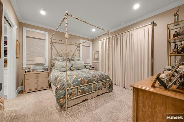86 Fox Hedge Road, Saddle River, NJ 07458