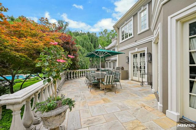 86 Fox Hedge Road, Saddle River, NJ 07458