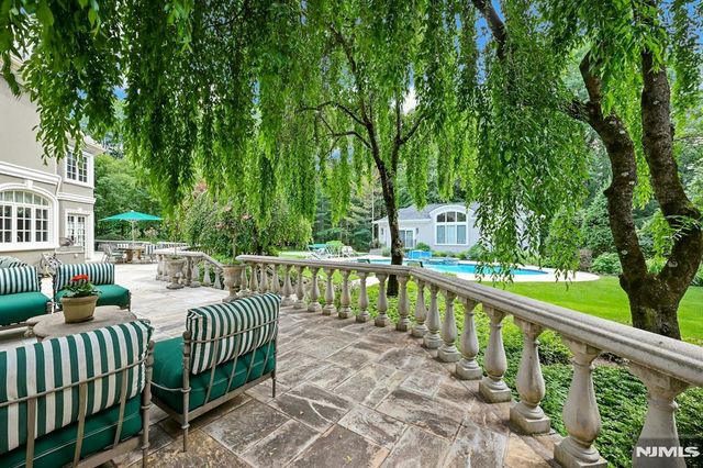 86 Fox Hedge Road, Saddle River, NJ 07458