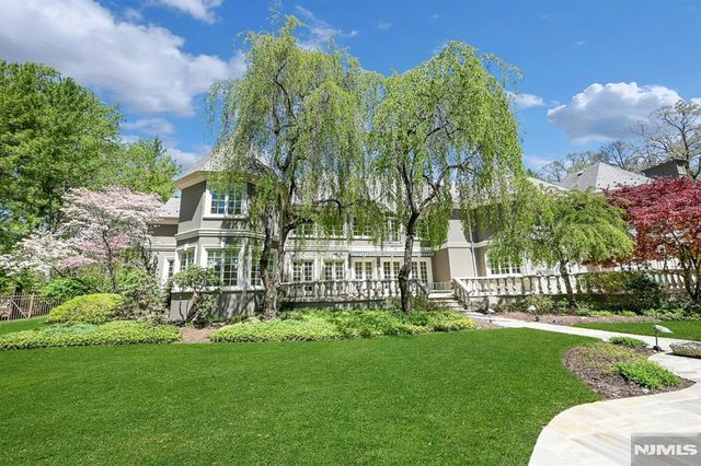 86 Fox Hedge Road, Saddle River, NJ 07458