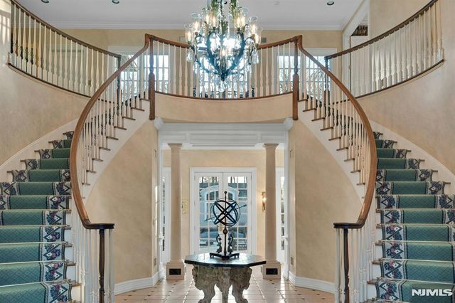 86 Fox Hedge Road, Saddle River, NJ 07458