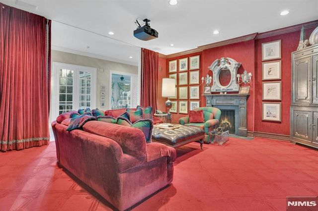 86 Fox Hedge Road, Saddle River, NJ 07458