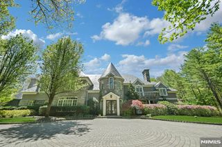 86 Fox Hedge Road, Saddle River, NJ 07458