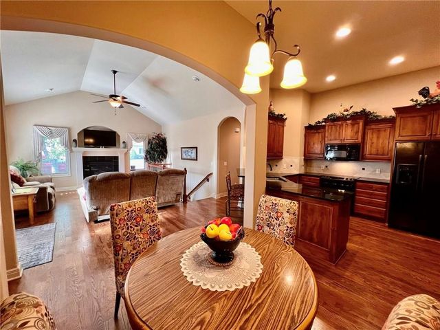 4149 NE Chapel Manor Drive, Lee's Summit, MO 64064