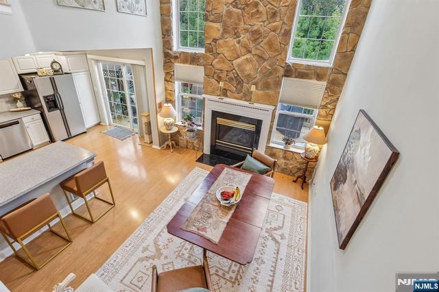 438 Santiago Court, Mahwah, NJ 07430