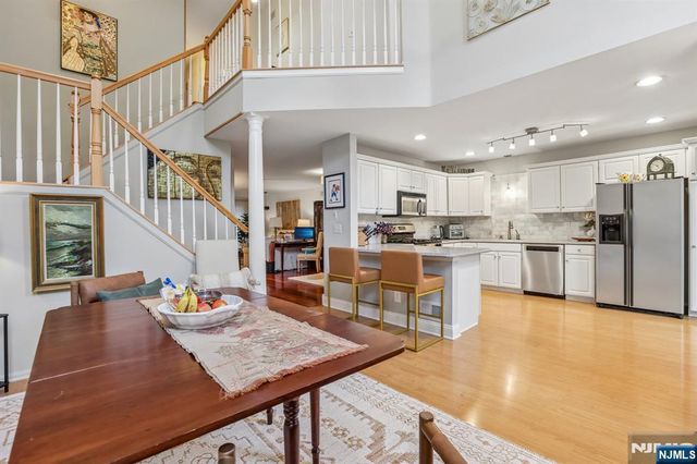 438 Santiago Court, Mahwah, NJ 07430