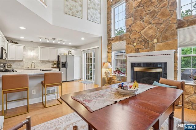 438 Santiago Court, Mahwah, NJ 07430