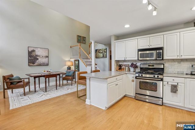 438 Santiago Court, Mahwah, NJ 07430