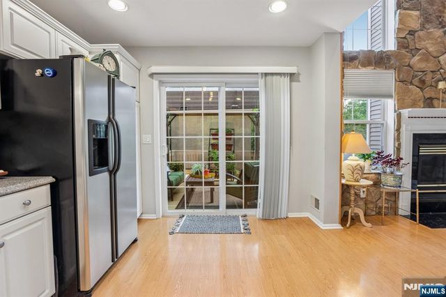 438 Santiago Court, Mahwah, NJ 07430