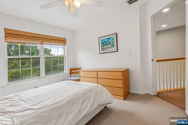438 Santiago Court, Mahwah, NJ 07430