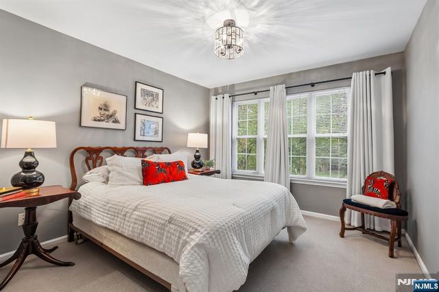 438 Santiago Court, Mahwah, NJ 07430