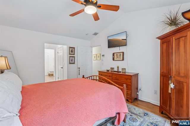 438 Santiago Court, Mahwah, NJ 07430