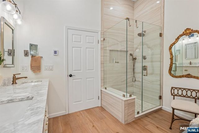 438 Santiago Court, Mahwah, NJ 07430